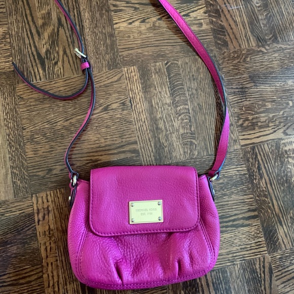 Micheal Kors pink leather crossbody bag - Picture 1 of 3